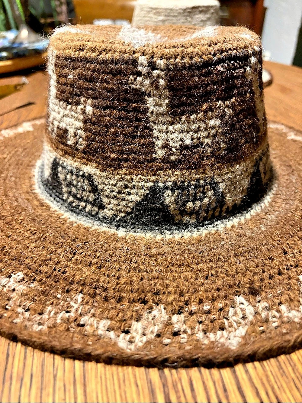 Vintage Peruvian hat - Llama pattern. - Picture 2 of 5